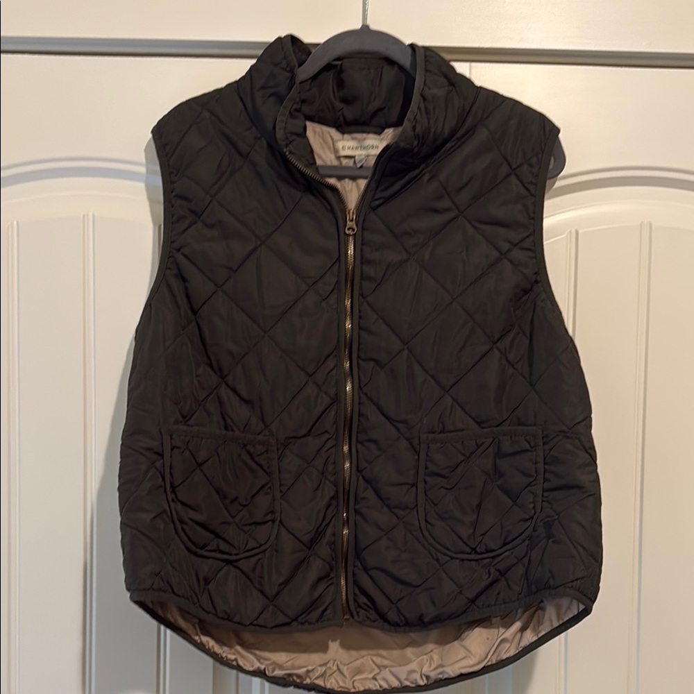 41 Hawthorn Black and Cream Quilted Vest